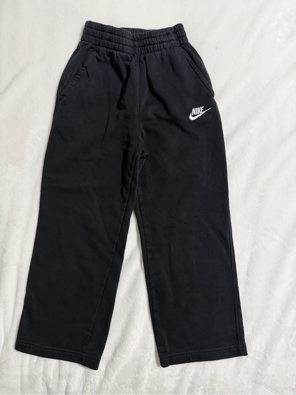 Nike Girls' Sportswear Club Fleece Wide-Leg Sweatpant